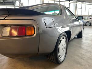 Afbeelding 29/59 van Porsche 928 S (1985)