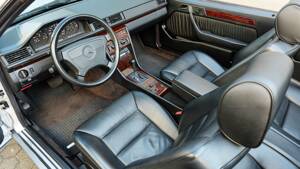 Image 20/74 of Mercedes-Benz E 320 (1997)