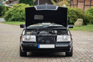 Image 9/83 de Mercedes-Benz E 220 (1996)