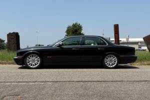 Image 3/9 of Jaguar XJ 8 4.2 (2003)