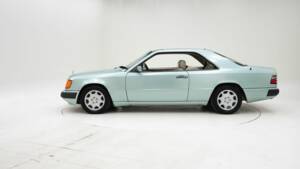 Bild 8/15 von Mercedes-Benz 300 CE (1992)