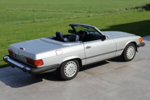 Image 13/50 de Mercedes-Benz 560 SL (1988)