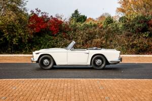 Image 13/42 of Triumph TR 4A (1966)