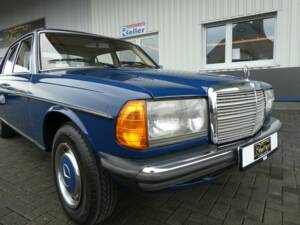 Imagen 17/21 de Mercedes-Benz 200 D (1984)