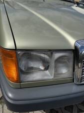 Bild 8/19 von Mercedes-Benz 200 D (1984)