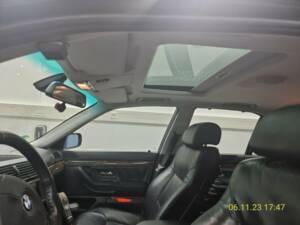 Image 17/58 of BMW 750i (1997)