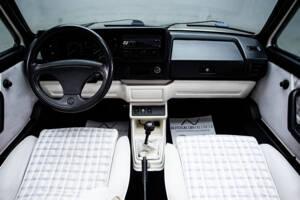 Imagen 19/39 de Volkswagen Golf Mk I Convertible 1.8 (1994)