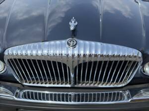 Image 7/20 of Daimler Double Six (1992)