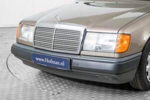 Image 18/50 of Mercedes-Benz 300 TD (1986)