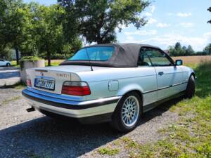 Bild 4/18 von BMW 320i (1998)