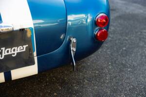 Image 33/68 of Shelby Cobra 289 (1966)
