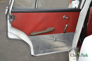 Image 18/47 of Mercedes-Benz 190 c (1963)