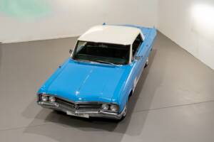 Image 9/22 of Buick Wildcat Sport Coupe (1964)