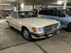 Image 11/26 of Mercedes-Benz 560 SL (1987)