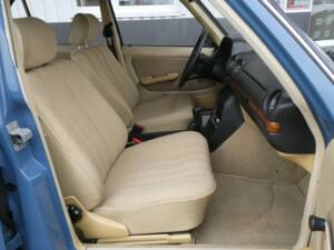 Bild 13/21 von Mercedes-Benz 200 D (1983)
