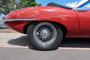 Image 10/80 of Jaguar E-Type 4.2 (1966)