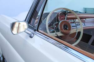 Image 13/32 of Mercedes-Benz 250 SE (1967)