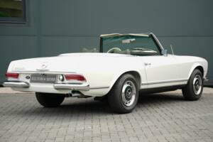 Image 5/50 de Mercedes-Benz 280 SL (1968)