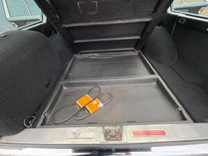 Image 31/66 of Mercedes-Benz 200 T (1984)