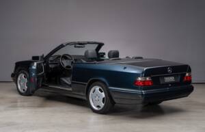 Image 9/28 of Mercedes-Benz E 320 &quot;Final Edition&quot; (1997)