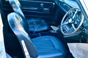 Image 18/19 of Aston Martin DB 6 (1969)