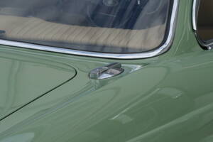 Image 19/30 de Jaguar XJ 6 4.2 (1970)