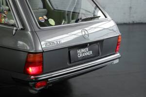 Image 10/49 of Mercedes-Benz 230 TE (1981)