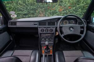 Bild 22/27 von Mercedes-Benz 190 E 2.3-16 (1985)