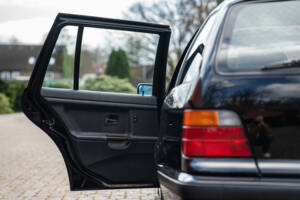 Immagine 43/44 di BMW 328i Touring (1997)