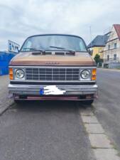 Immagine 2/143 di Dodge B 200 Sportsman (1978)