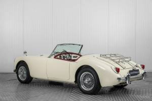Image 8/50 of MG MGA 1500 (1958)