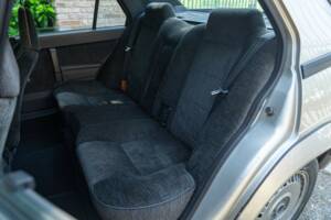 Obraz 28/50 pojazdu Alfa Romeo 75 2.0 Twin Spark (1989)