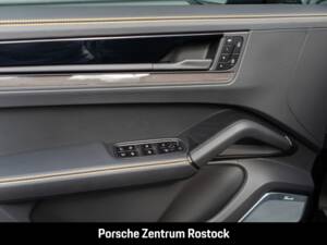 Obraz 16/33 pojazdu Porsche Cayenne Coupé Turbo S E-Hybrid (2026)
