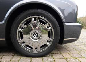 Image 47/50 of Bentley Azure (2007)