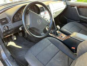 Image 5/11 of Mercedes-Benz C 220 Diesel (1995)