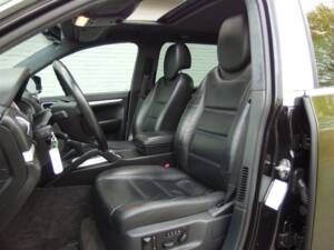 Image 39/99 of Porsche Cayenne Turbo (2007)