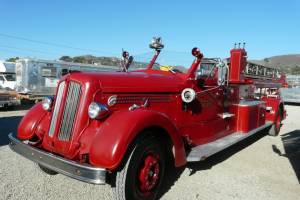 Image 2/7 de American LaFrance 700 Series Fire Truck (1948)