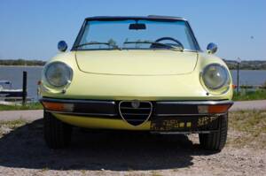 Image 6/24 of Alfa Romeo 1600 Spider (1976)
