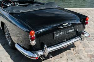 Afbeelding 31/75 van Aston Martin DB 5 Volante (1964)