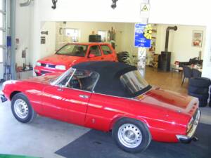 Immagine 16/77 di Alfa Romeo Spider Veloce 2000 (1981)