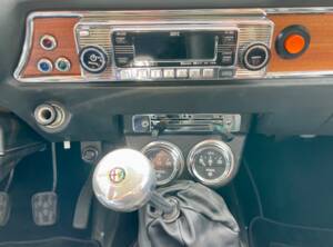 Bild 18/25 von Alfa Romeo Giulia GT 1300 Junior (1971)