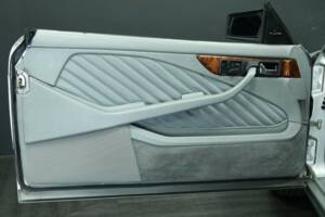 Afbeelding 10/50 van Mercedes-Benz 560 SEC (1991)