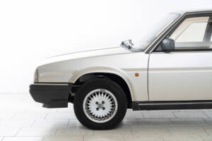 Image 15/50 of Alfa Romeo 90 2.0 V6 Super (1987)