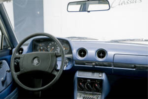 Image 20/27 of Mercedes-Benz 230 (1977)
