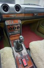 Image 5/15 of Mercedes-Benz 230 CE (1980)
