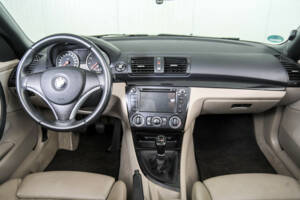 Image 7/50 of BMW 125i (2008)