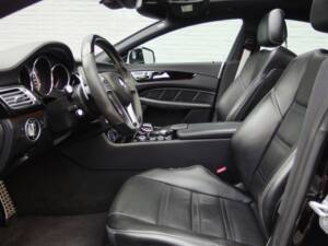 Image 33/97 of Mercedes-Benz CLS 63 AMG S 4MATIC (2013)