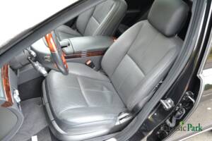 Image 23/50 of Mercedes-Benz S 500 (2006)