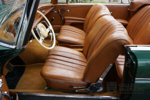 Image 23/50 of Mercedes-Benz 220 SE b (1964)