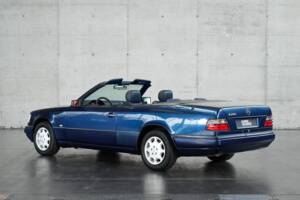 Bild 13/50 von Mercedes-Benz E 200 (1996)